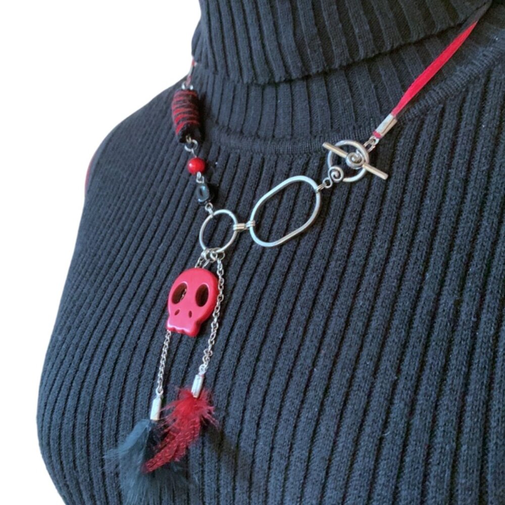 Handmade - Skull short necklace ruban beads feather - RED &  black
